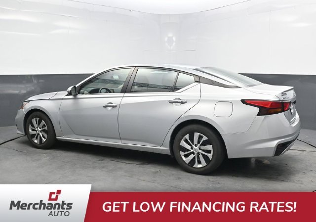 Used 2022 Silver Nissan 2.5 S image 4