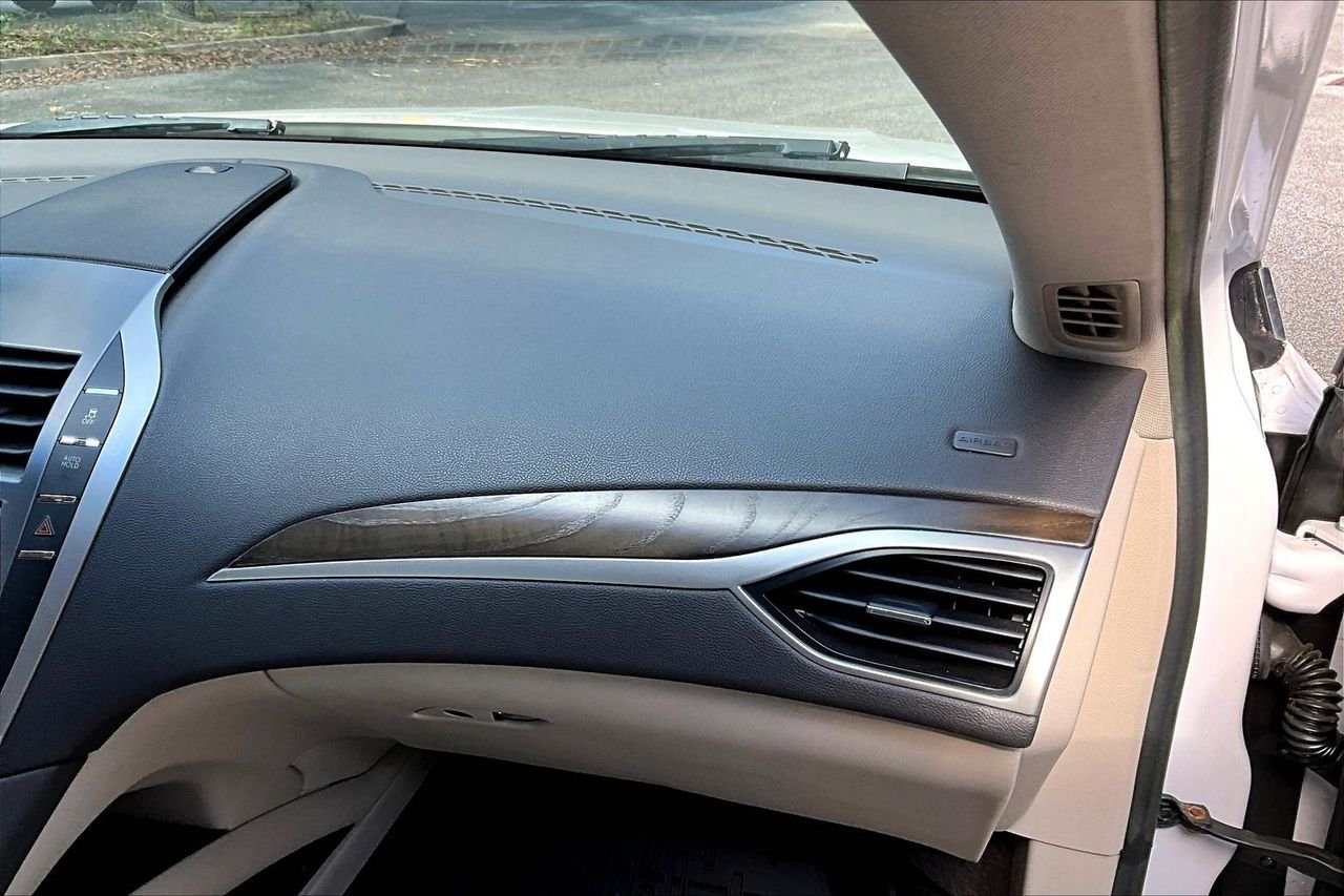 Used 2017 White Lincoln Reserve image 23