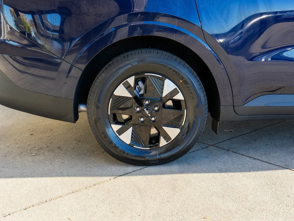 New 2026 Deep Chroma Blue Kia LXS image 32