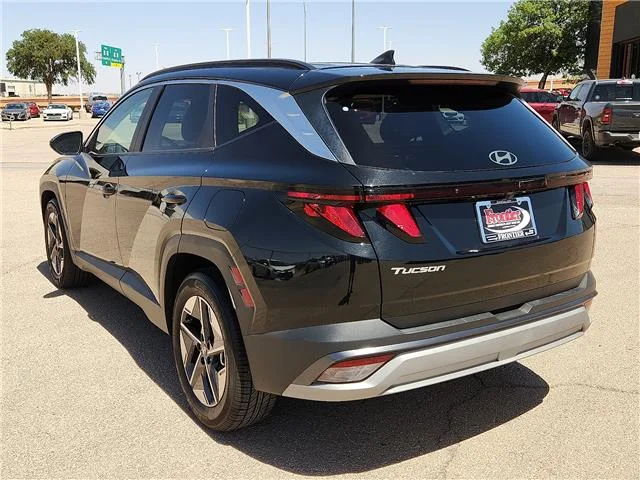 Used 2025 Black Hyundai SEL image 3
