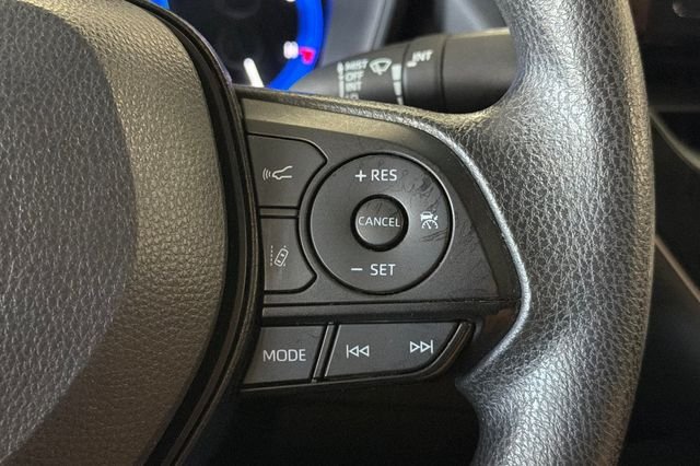 Used 2022 Wind Chill Pearl Toyota LE image 30