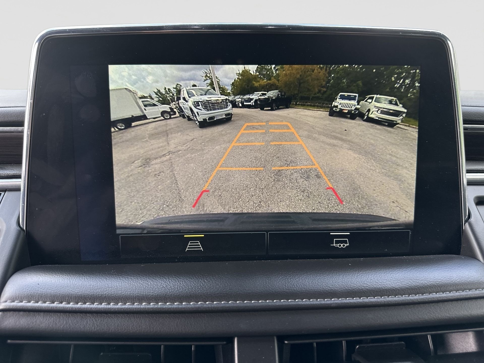 2024 Chevrolet Suburban LT - Photo 15