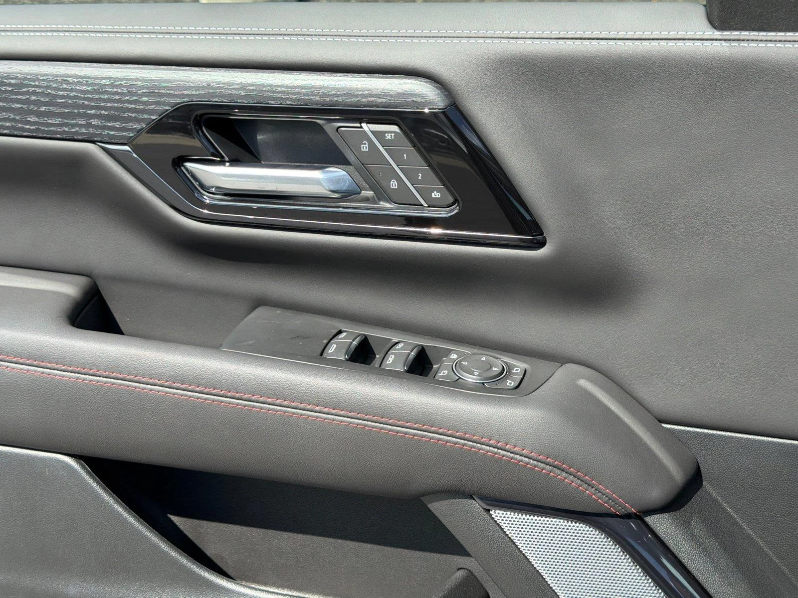 2026 GMC Yukon AT4 Ultimate - Photo 30