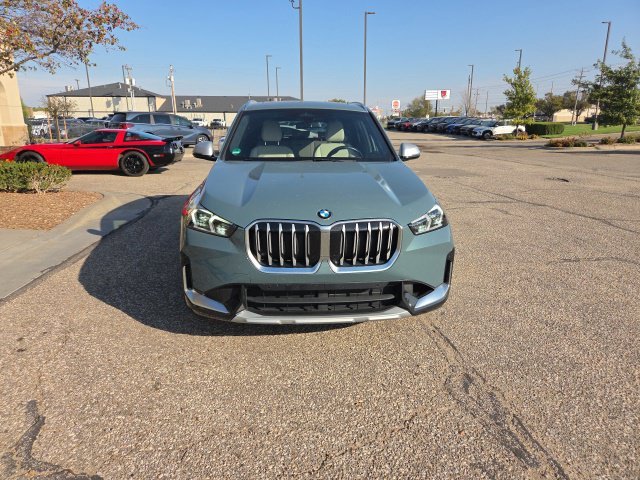 Used 2023 Green BMW xDrive28i image 4