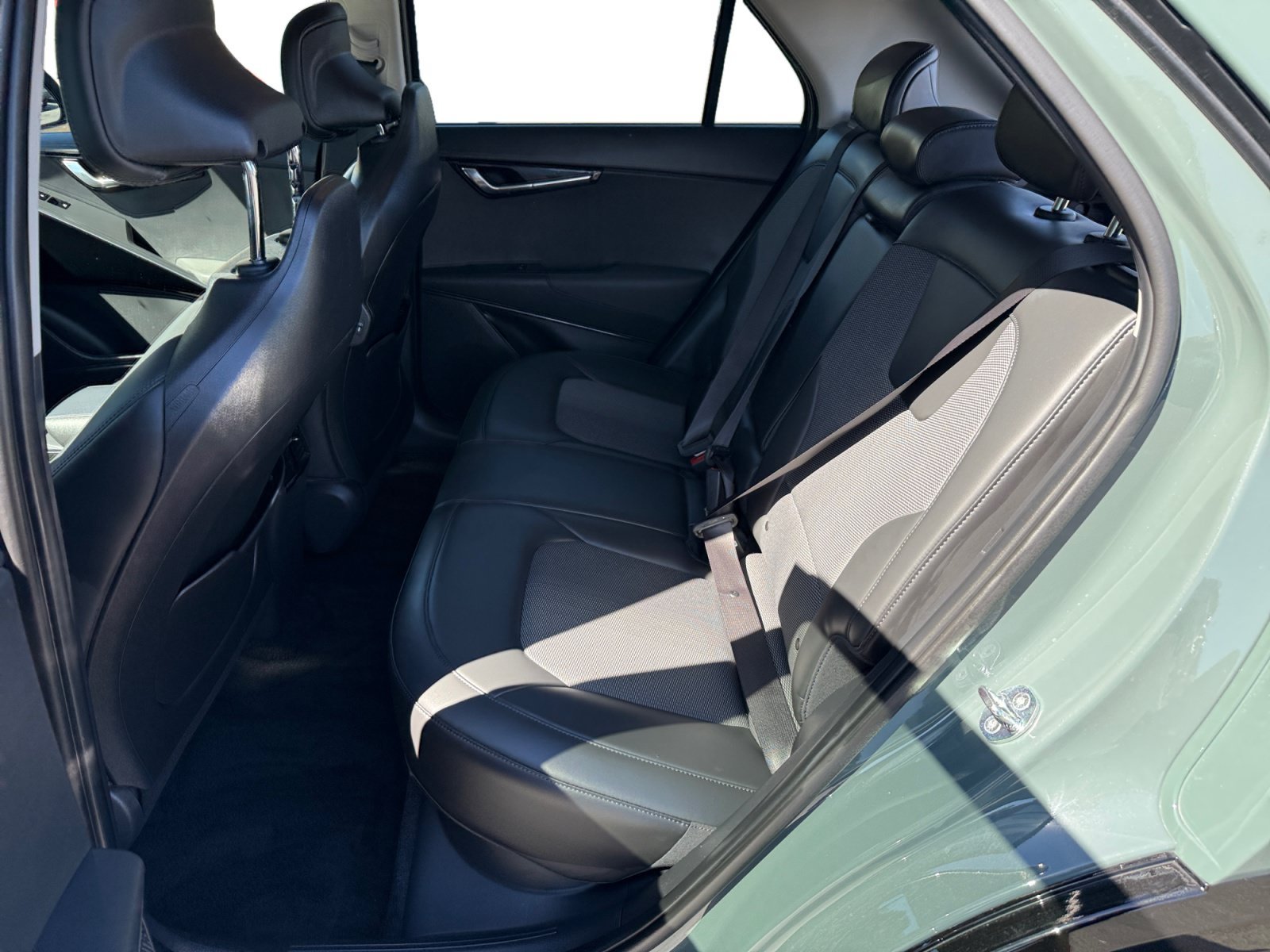 Used 2024 Green Kia Wind image 16