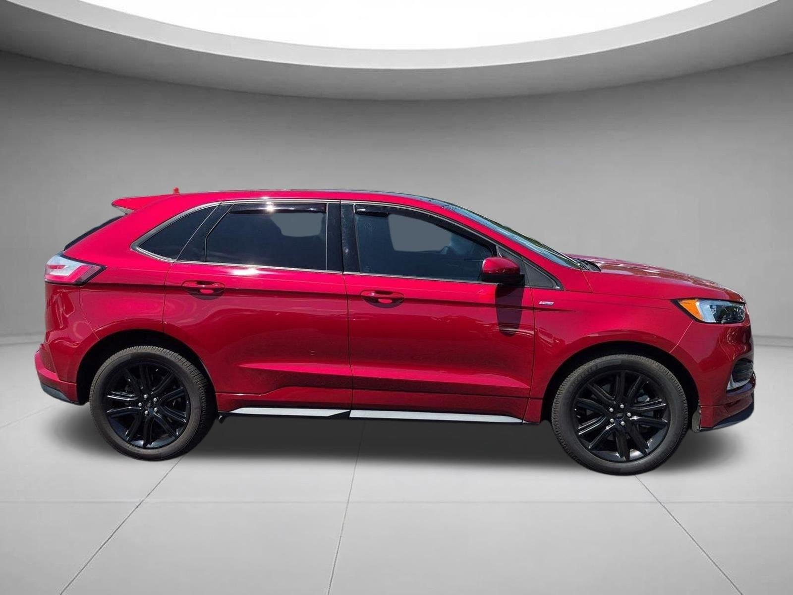 Used 2022 Rapid Red Metallic Tinted Clearcoat Ford ST-Line image 6