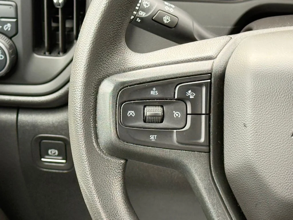 Used 2022  Chevrolet Custom image 31