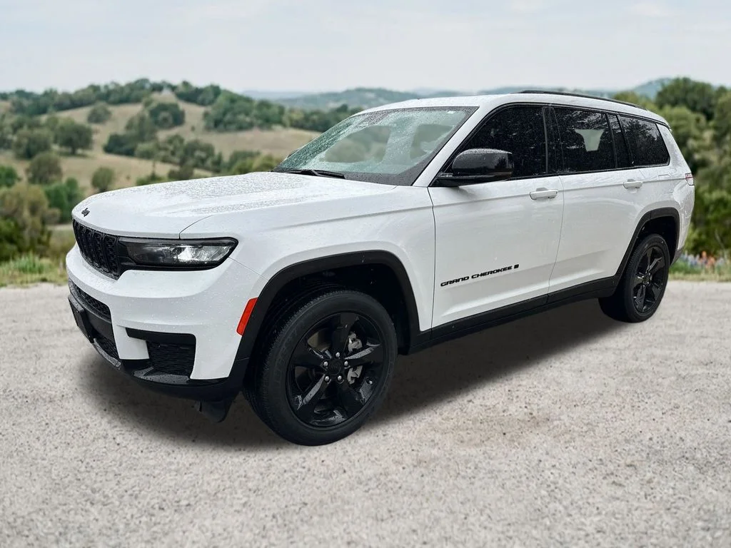 Used 2023 White Jeep Altitude image 3