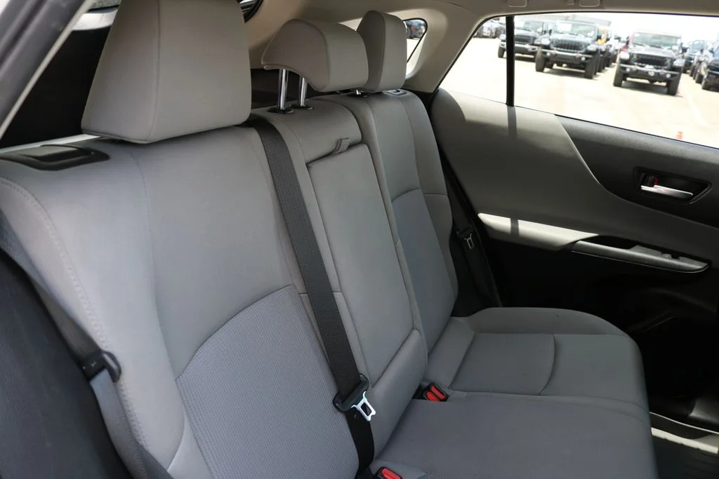 Used 2021 White Toyota LE image 17