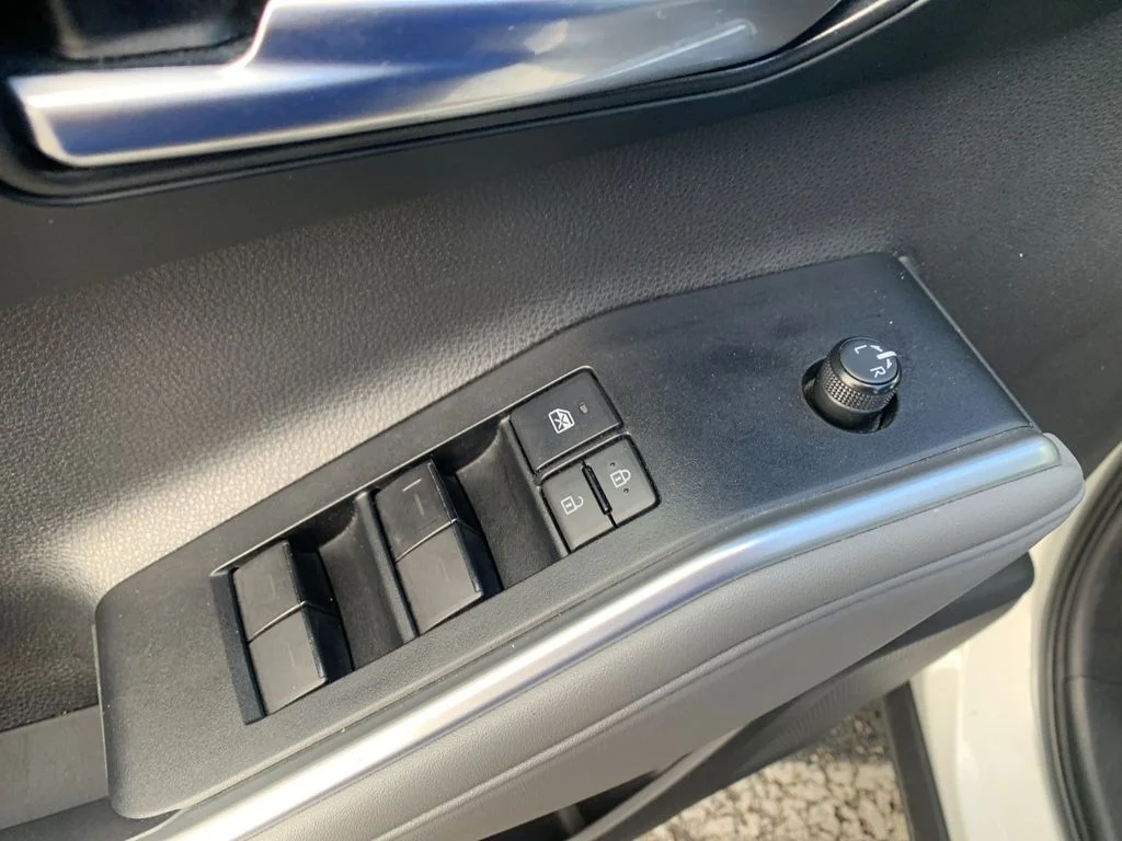 Used 2020 White Toyota XLE image 13