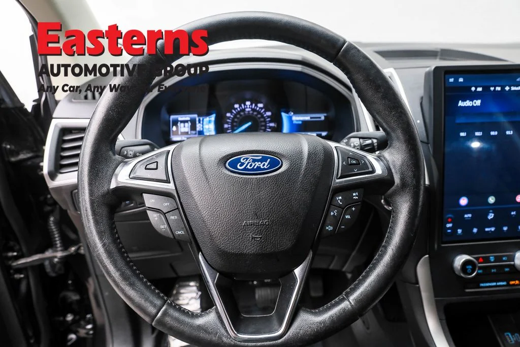 Used 2022 Black Ford SEL image 10