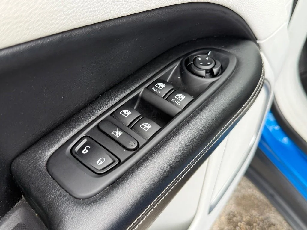 Certified Used 2019 Blue Jeep Latitude image 29