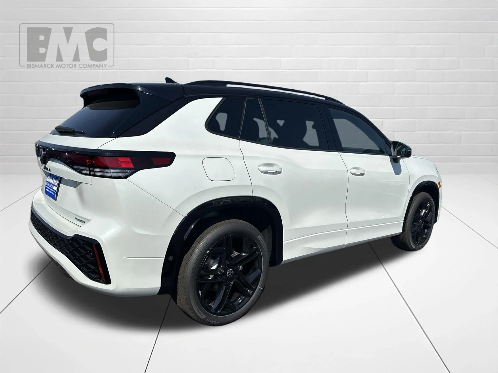 New 2026 White/off-white Volkswagen 2.0T SE R-Line Black image 3