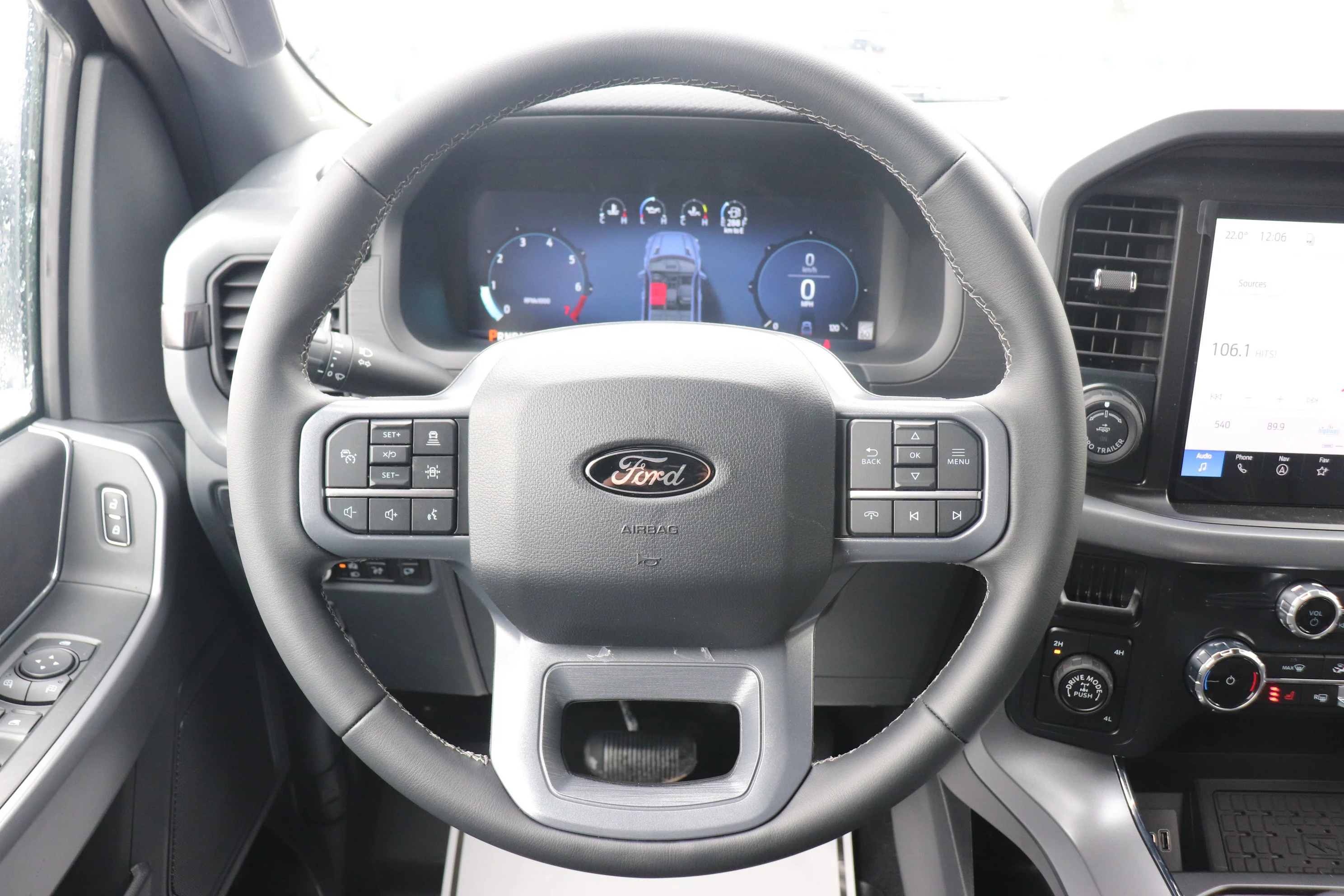 New 2026 AGATE BLACK METALLIC Ford XLT image 8