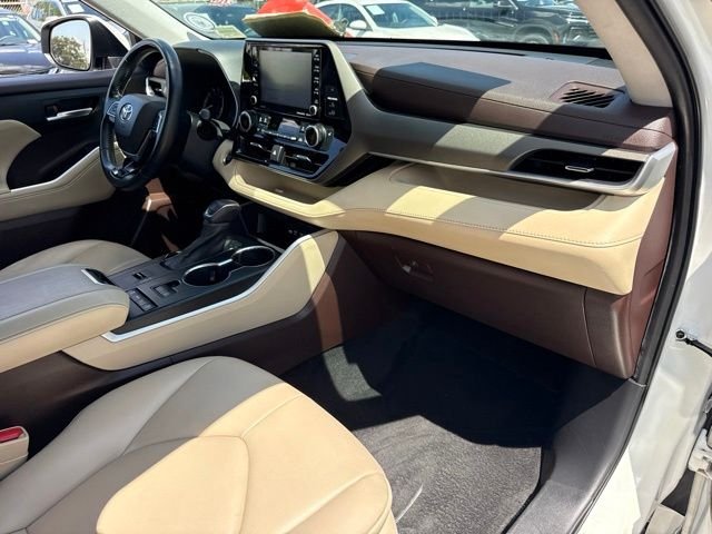 2021 Toyota Highlander XLE - Photo 16