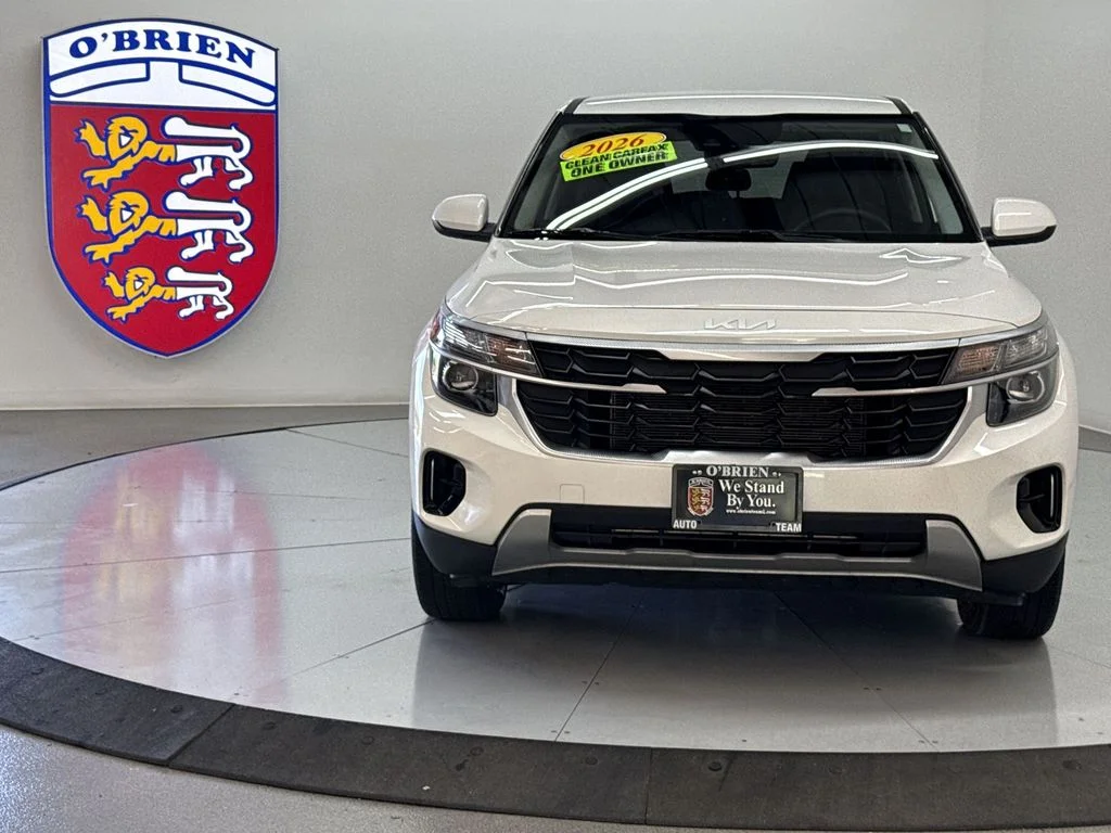 Used 2026 Snow White Pearl Kia LX image 10