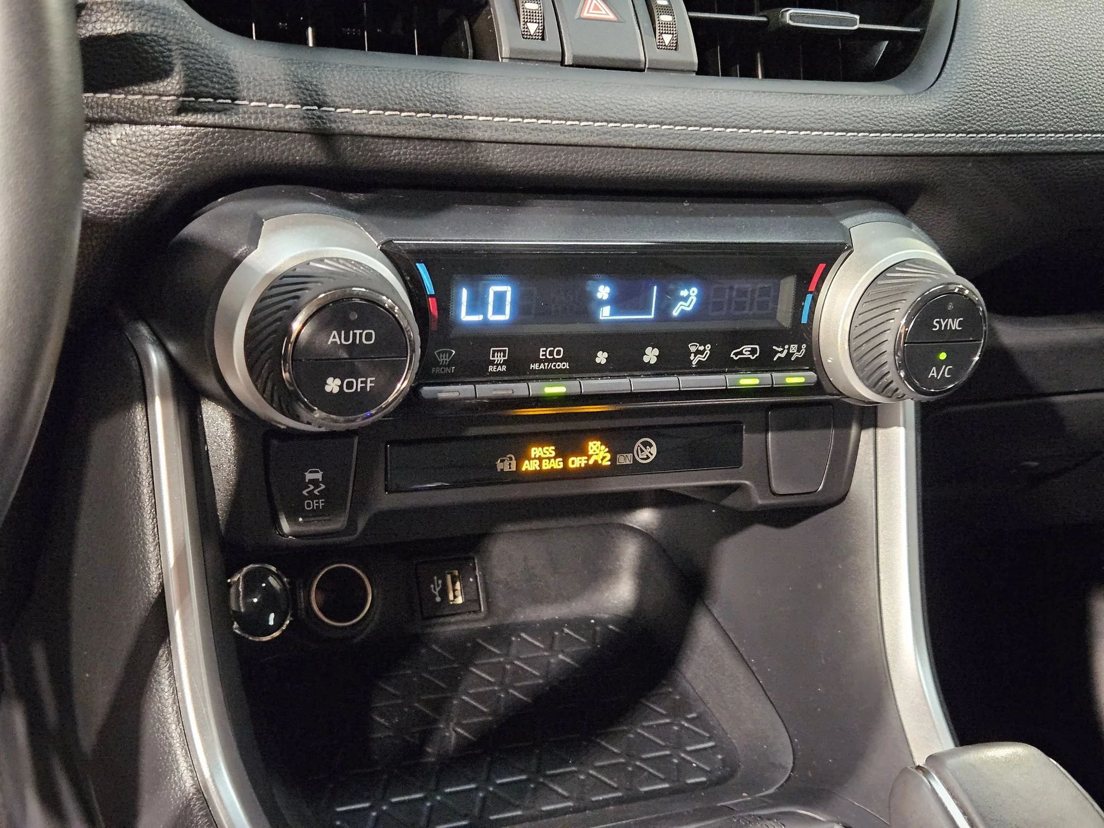 Used 2024 Wind Chill Pearl Toyota Hybrid XLE Premium image 32