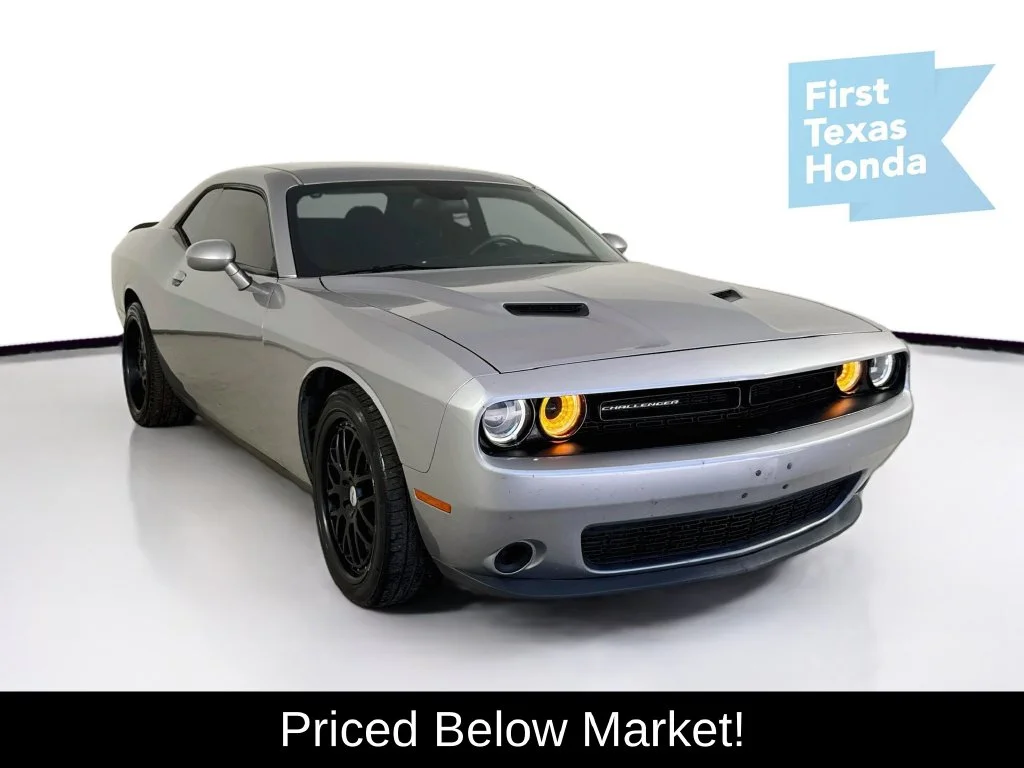 Used 2016 Billet Clearcoat Dodge SXT image 1