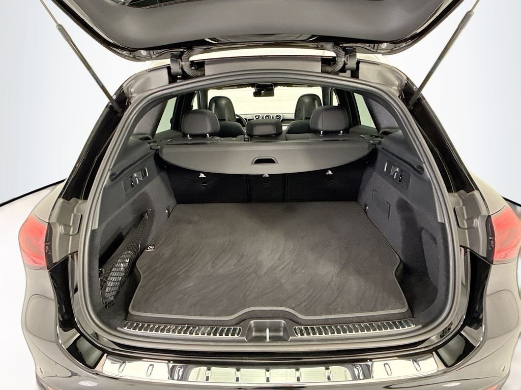 Used 2025 Black Mercedes-Benz GLC 350e image 28