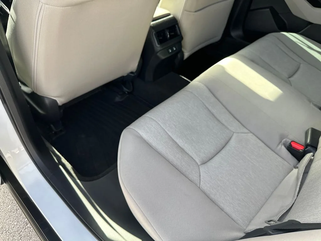 Used 2025 White Honda SE image 35