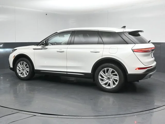 Used 2023 Pristine White Lincoln Standard image 5