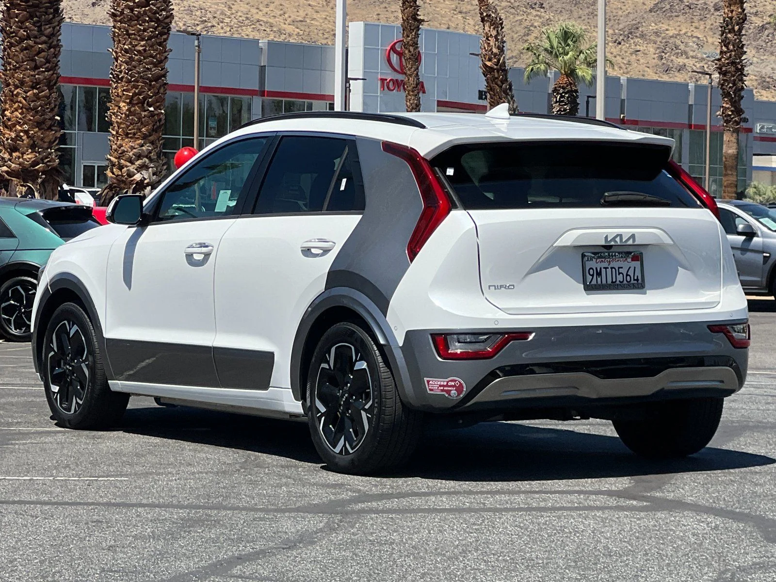 Certified Used 2023 White Kia Wave image 5