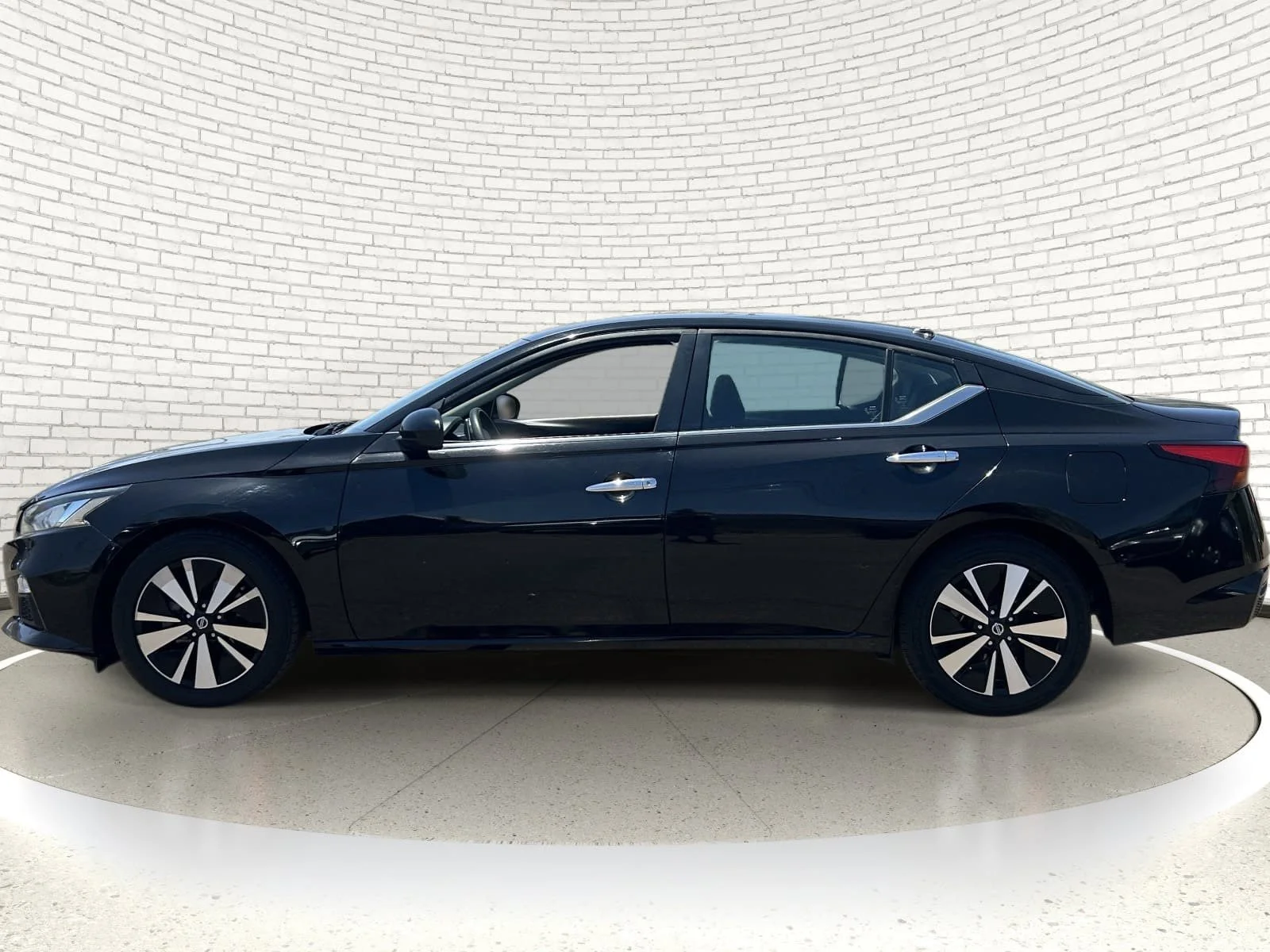 2022 Nissan Altima SV - Photo 10