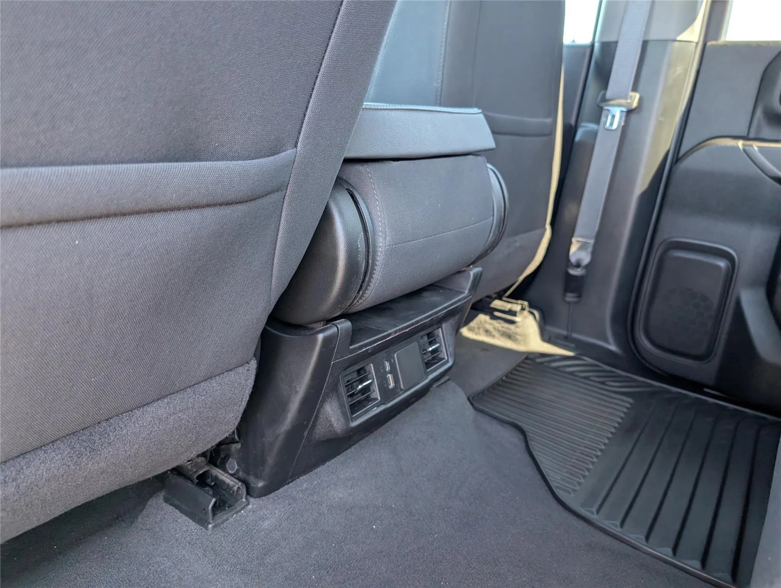 Used 2025 Summit White Chevrolet Custom image 31