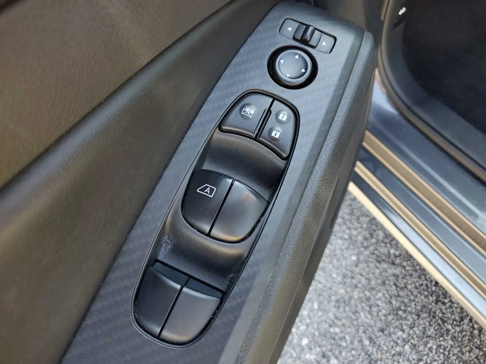 Used 2024 Gun Metallic Nissan 2.5 SV image 18