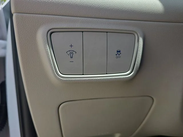 Used 2022 Gray Hyundai SEL image 25