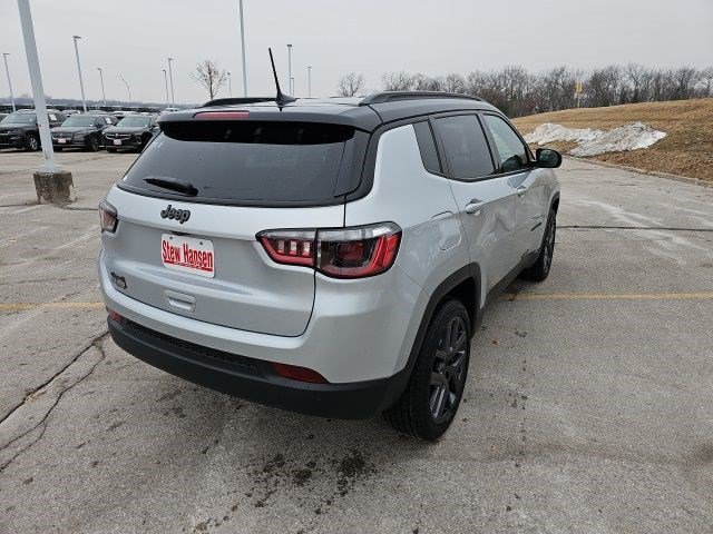 New 2026 Silver Zynith Metallic Clearcoat Jeep Limited Altitude image 5