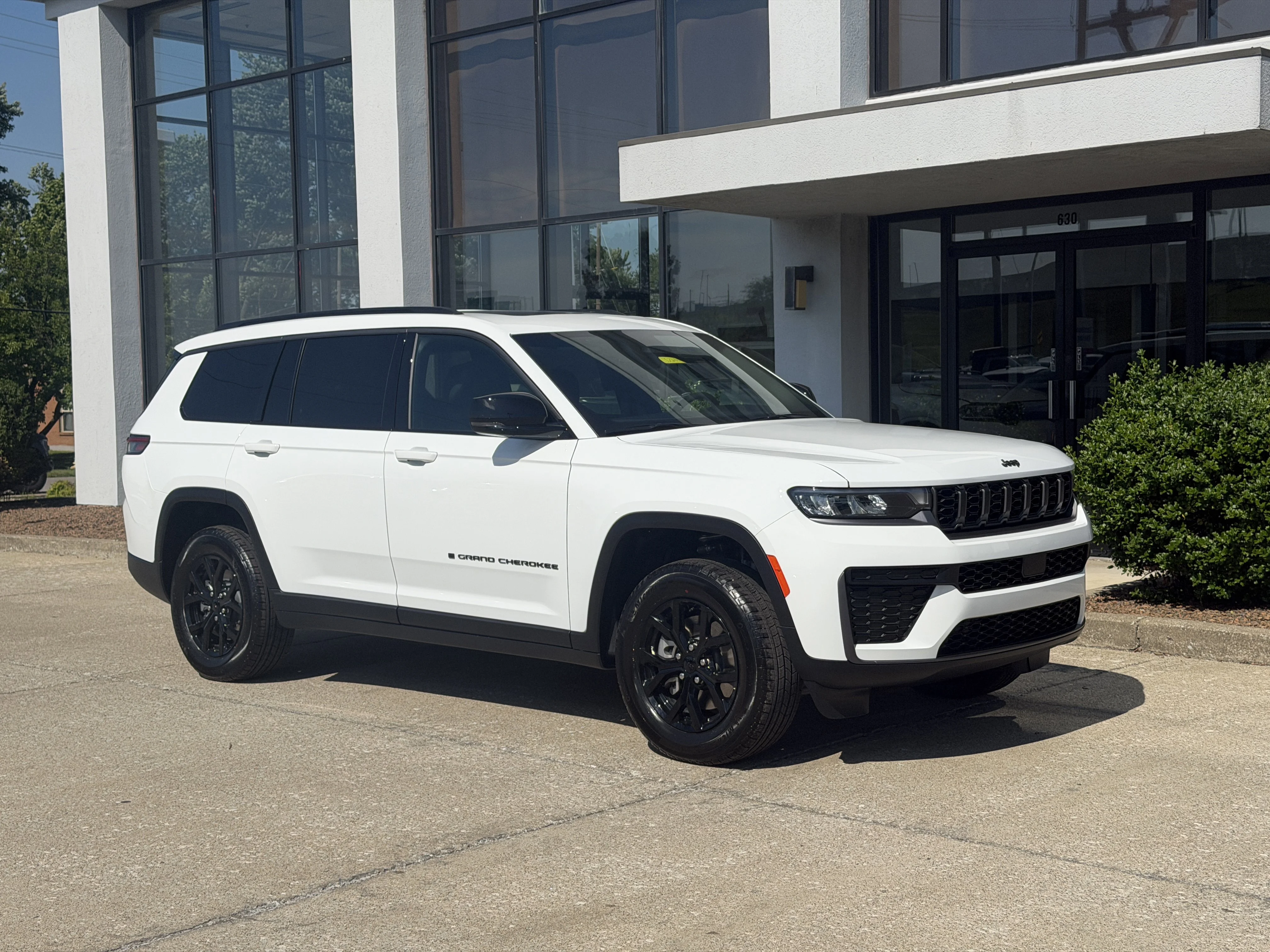 New 2026 Bright White Clear-Coat Exterior Paint Jeep Altitude image 2
