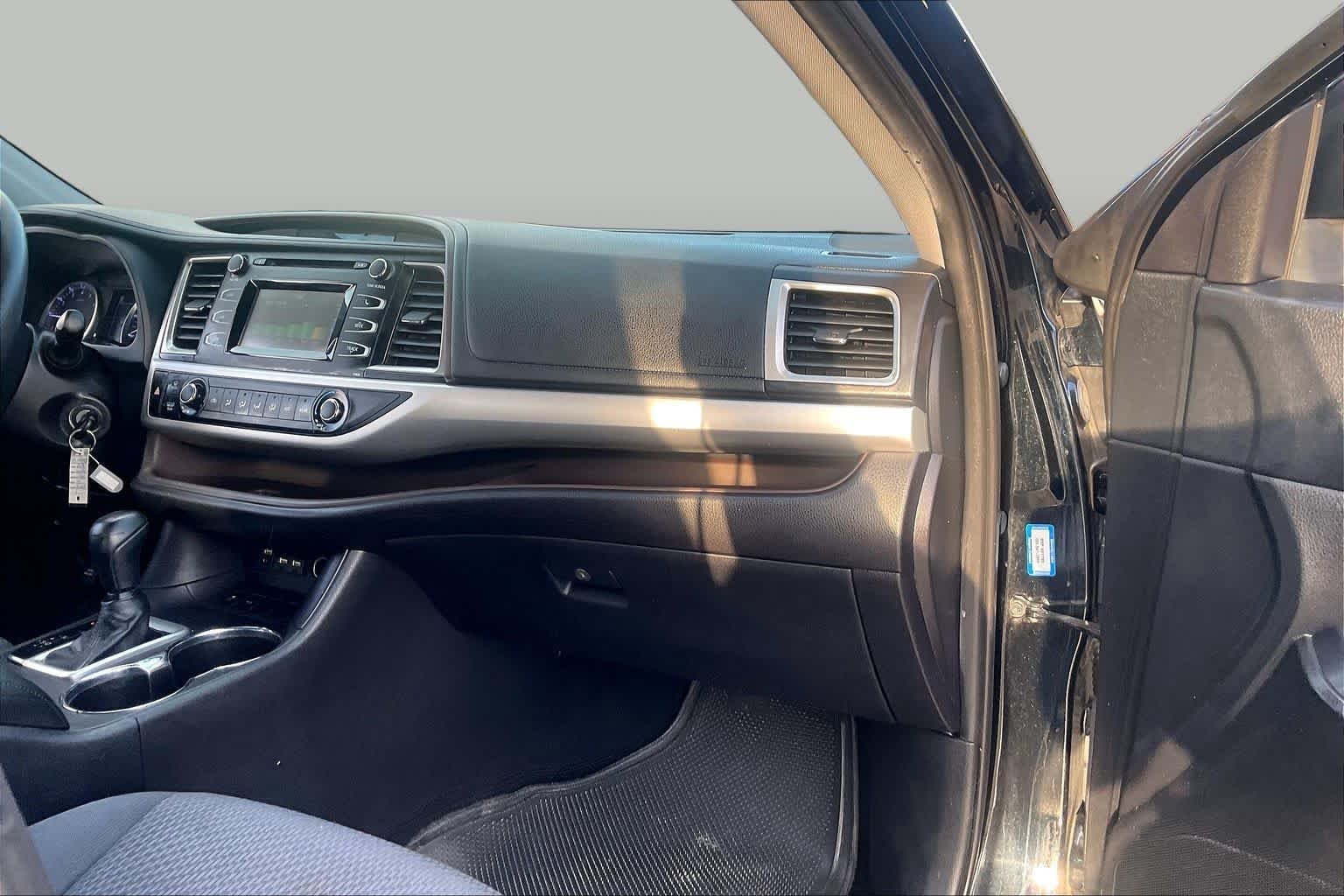 Used 2019 Midnight Black Metallic Toyota LE image 18