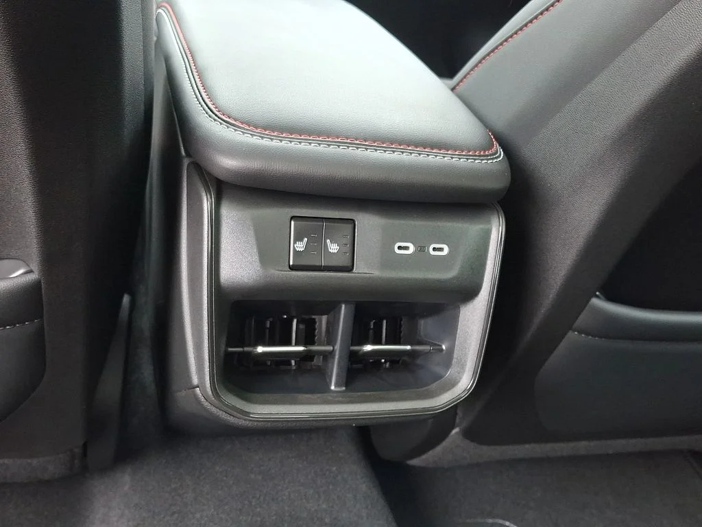 New 2026 Diamond Black Crystal Pearlcoat Dodge R/T image 7