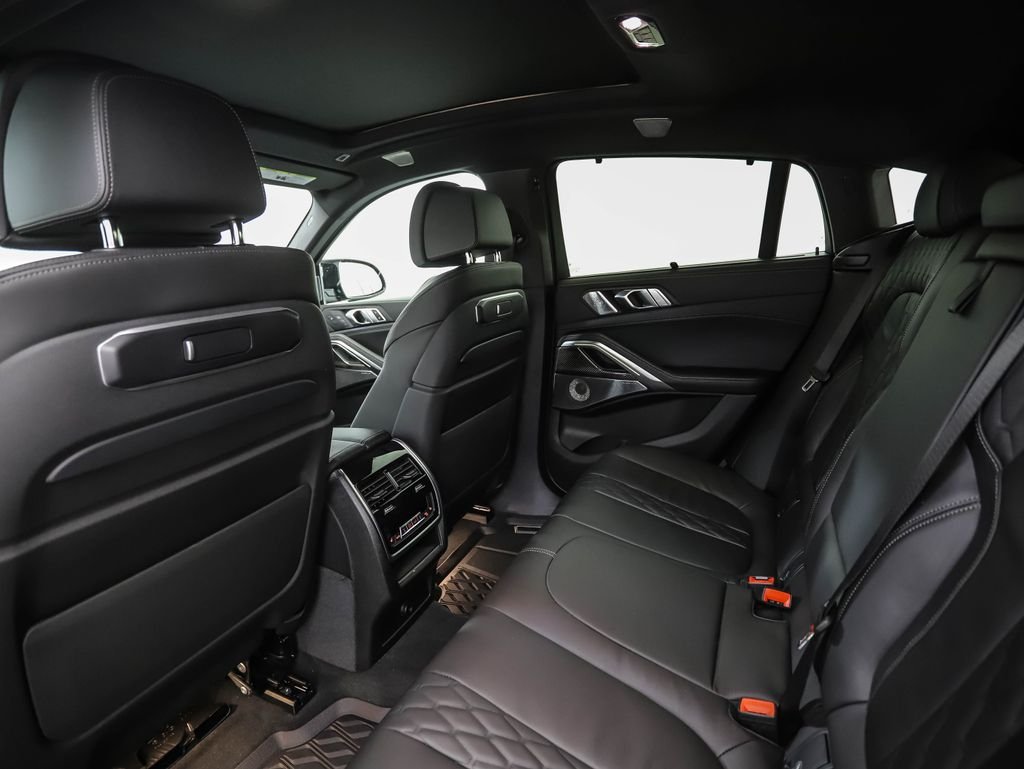 Used 2026 Black Sapphire Metallic BMW M60i image 21