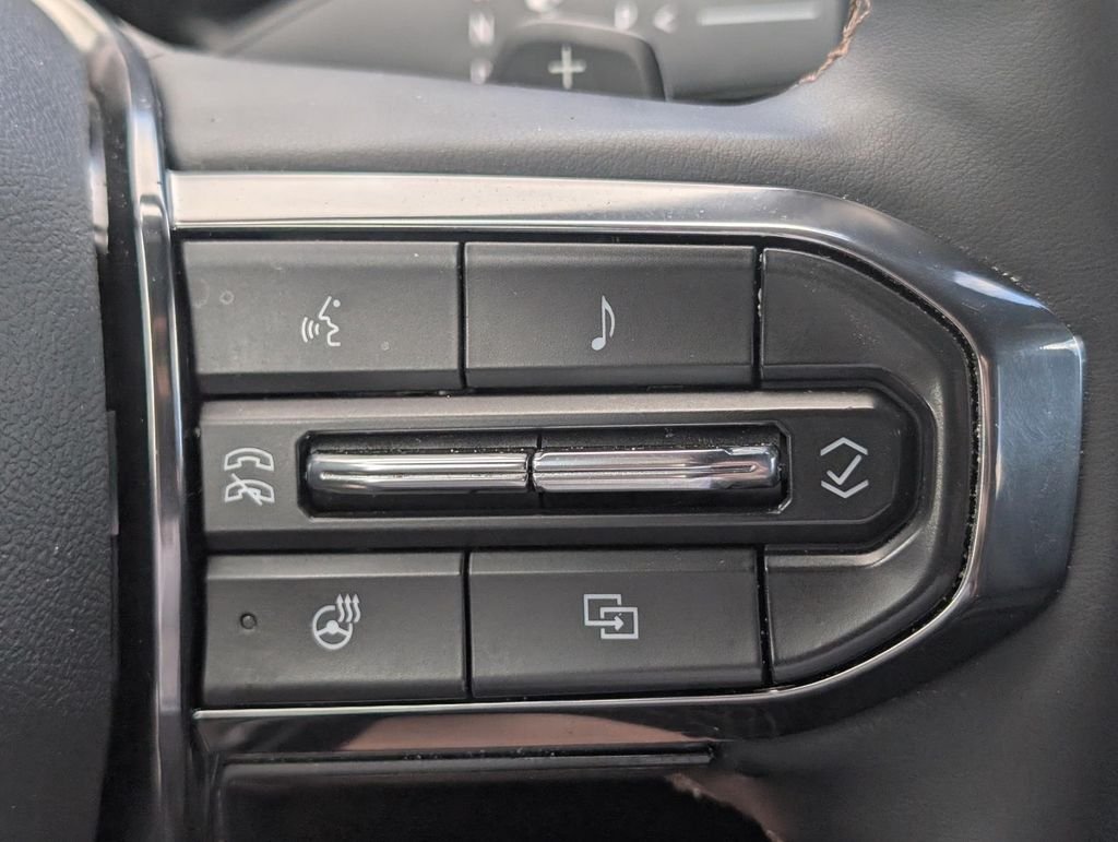 Used 2026 White GMC AT4 image 19