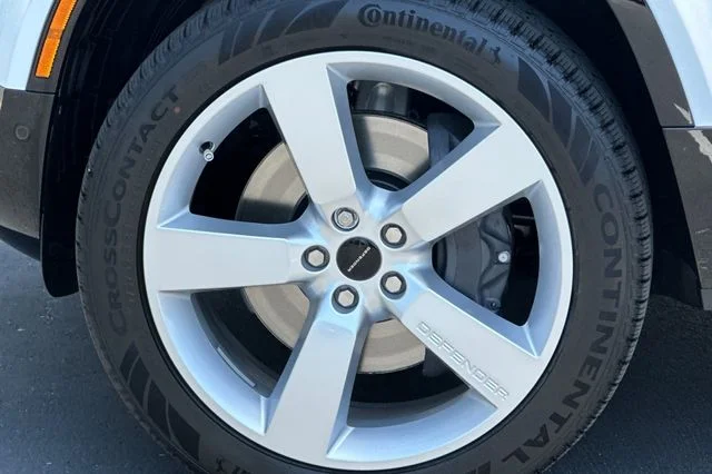 New 2026 Fuji White Land Rover X-Dynamic SE image 25