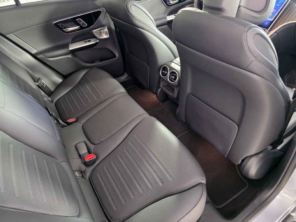 Used 2024 Silver Mercedes-Benz GLC 300 image 26