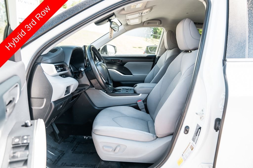 Used 2023 Wind Chill Pearl Toyota LE image 24