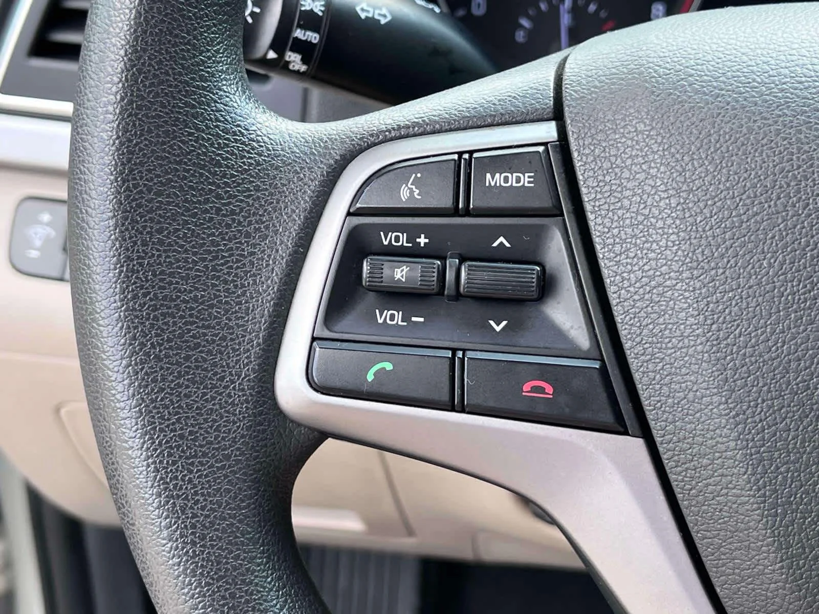 Used 2017 Mineral Beige Pearl Hyundai SE image 26
