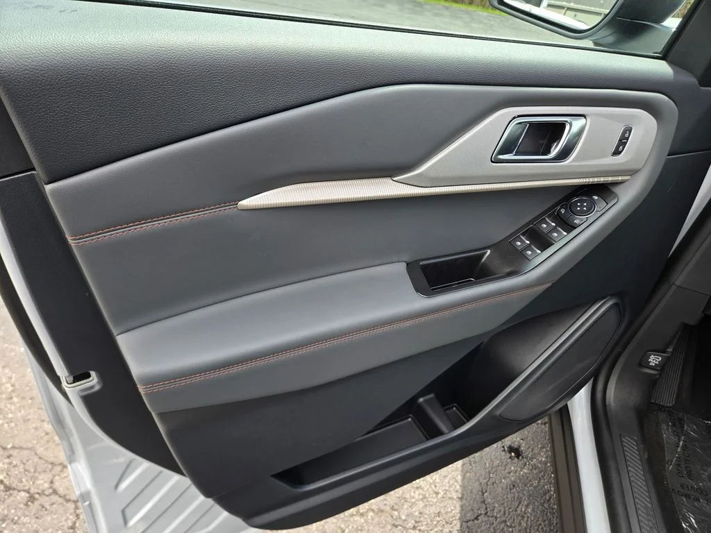 Used 2026 Space White Metallic Ford Active image 28