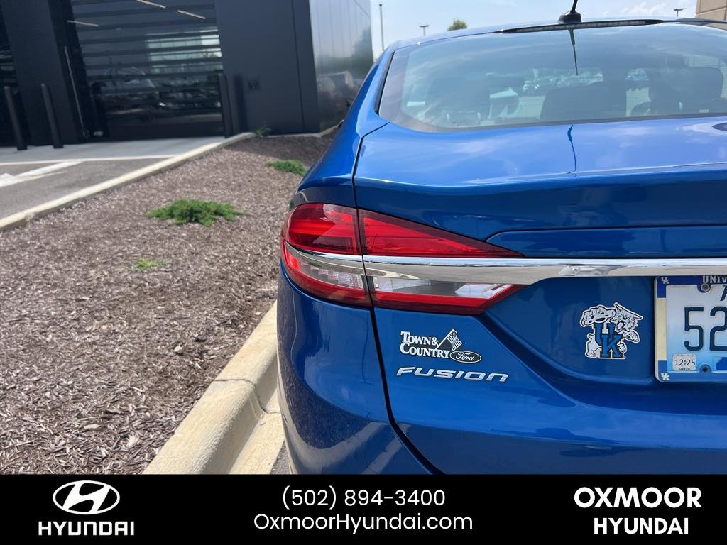 Used 2018 Lightning Blue Ford SE image 11