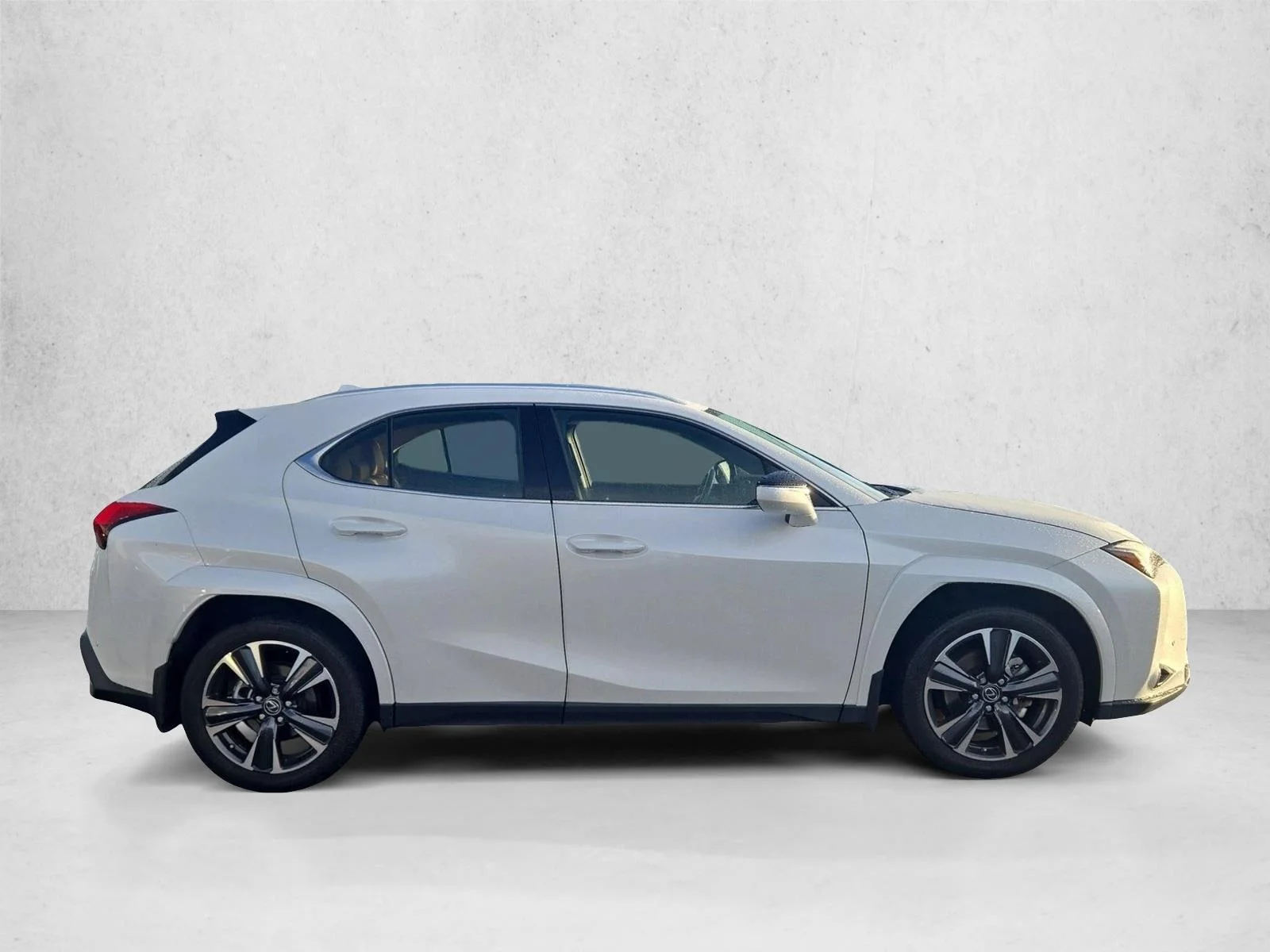 Used 2022 Eminent White Pearl Lexus UX 200 image 4