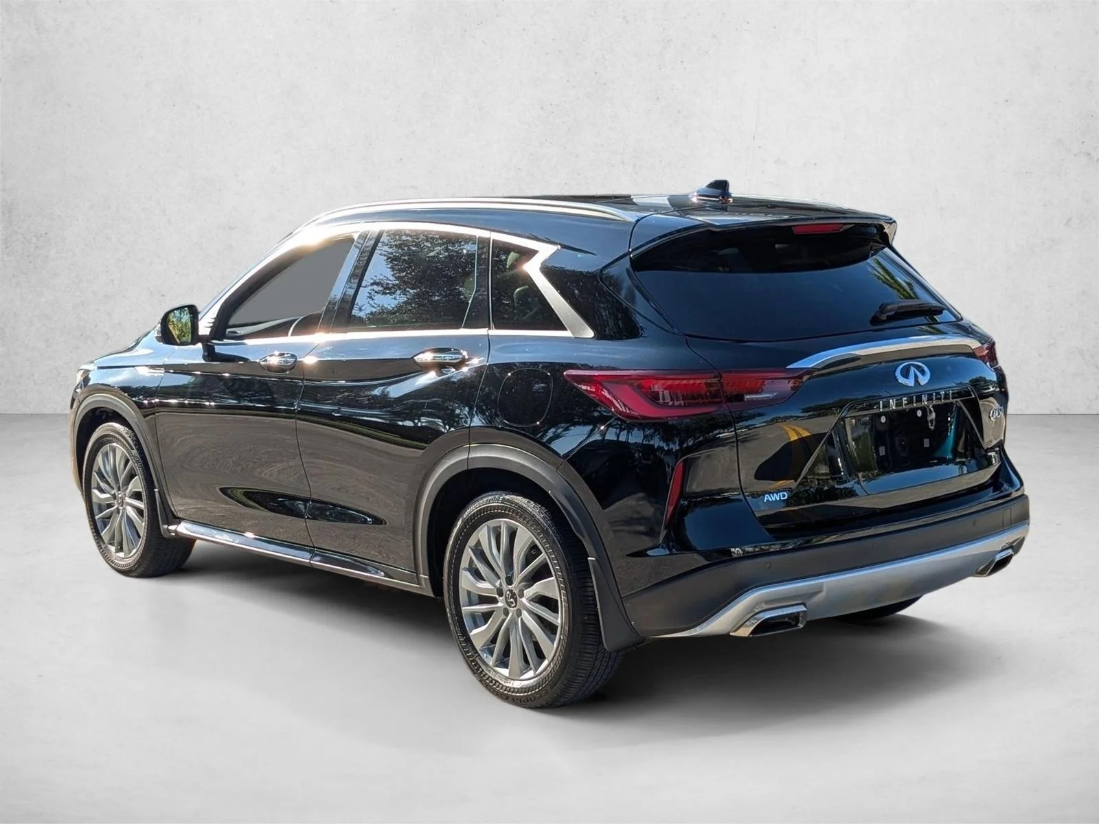 Used 2023 Black Obsidian INFINITI LUXE image 8