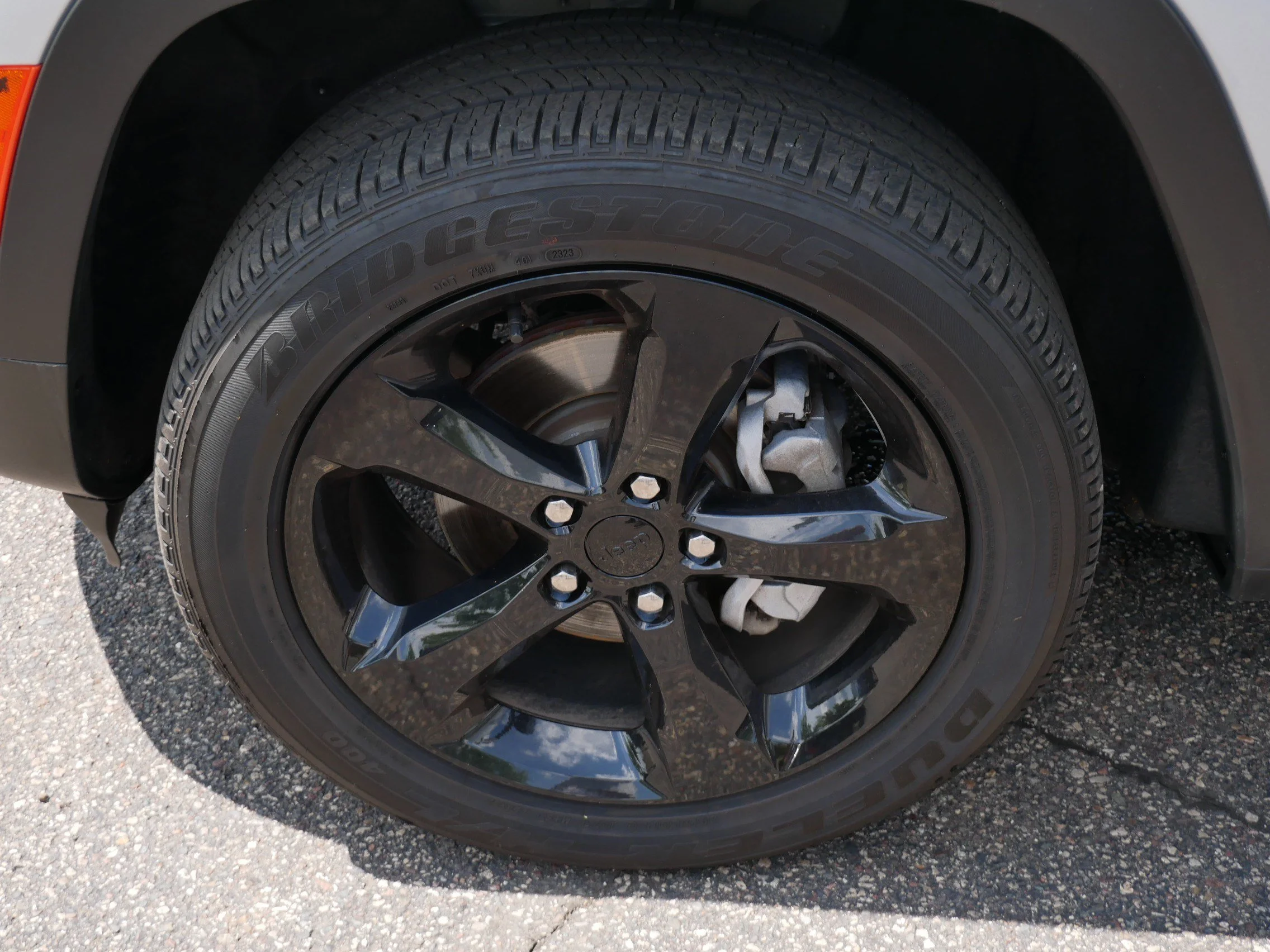 Used 2023 Silver Zynith Jeep Altitude image 15