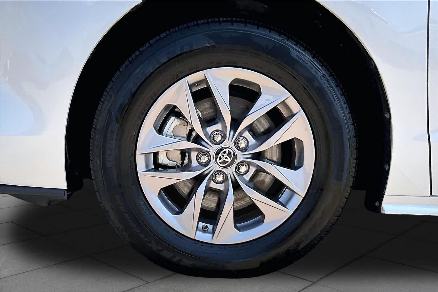 Used 2025 Wind Chill Pearl Toyota XLE image 11