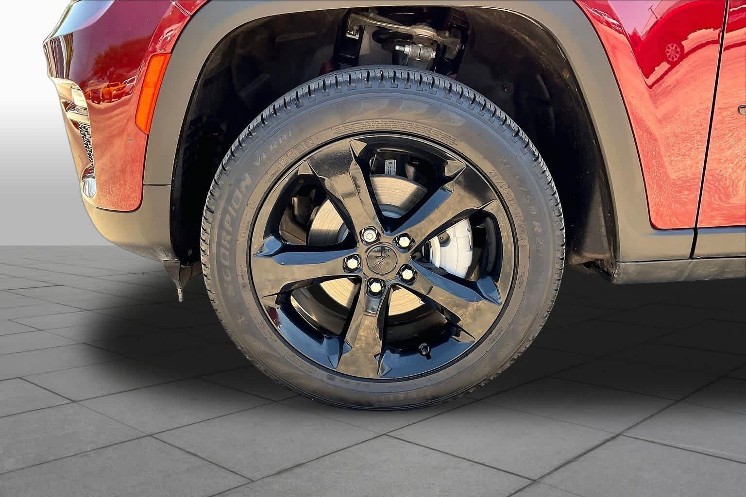 Used 2025 Velvet Red Pearlcoat Jeep Limited image 11