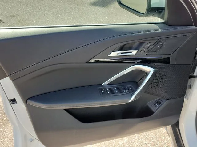 Used 2025  BMW xDrive28i image 18