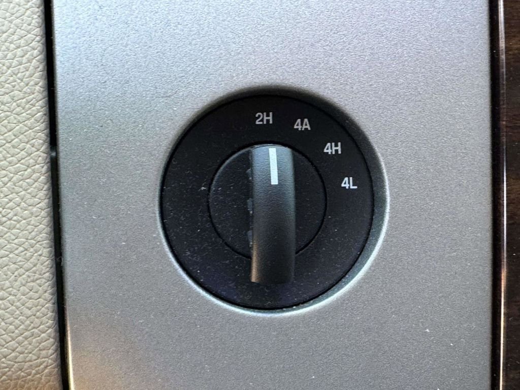 Used 2013 Blue Ford XLT image 9