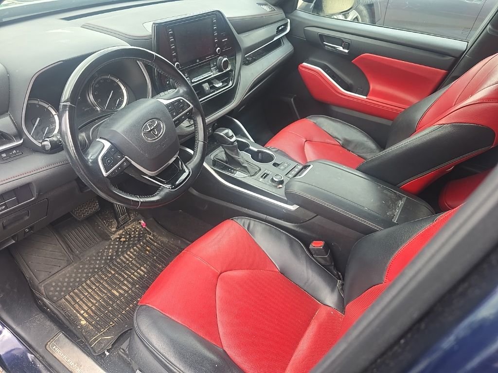 Used 2022  Toyota XSE image 11